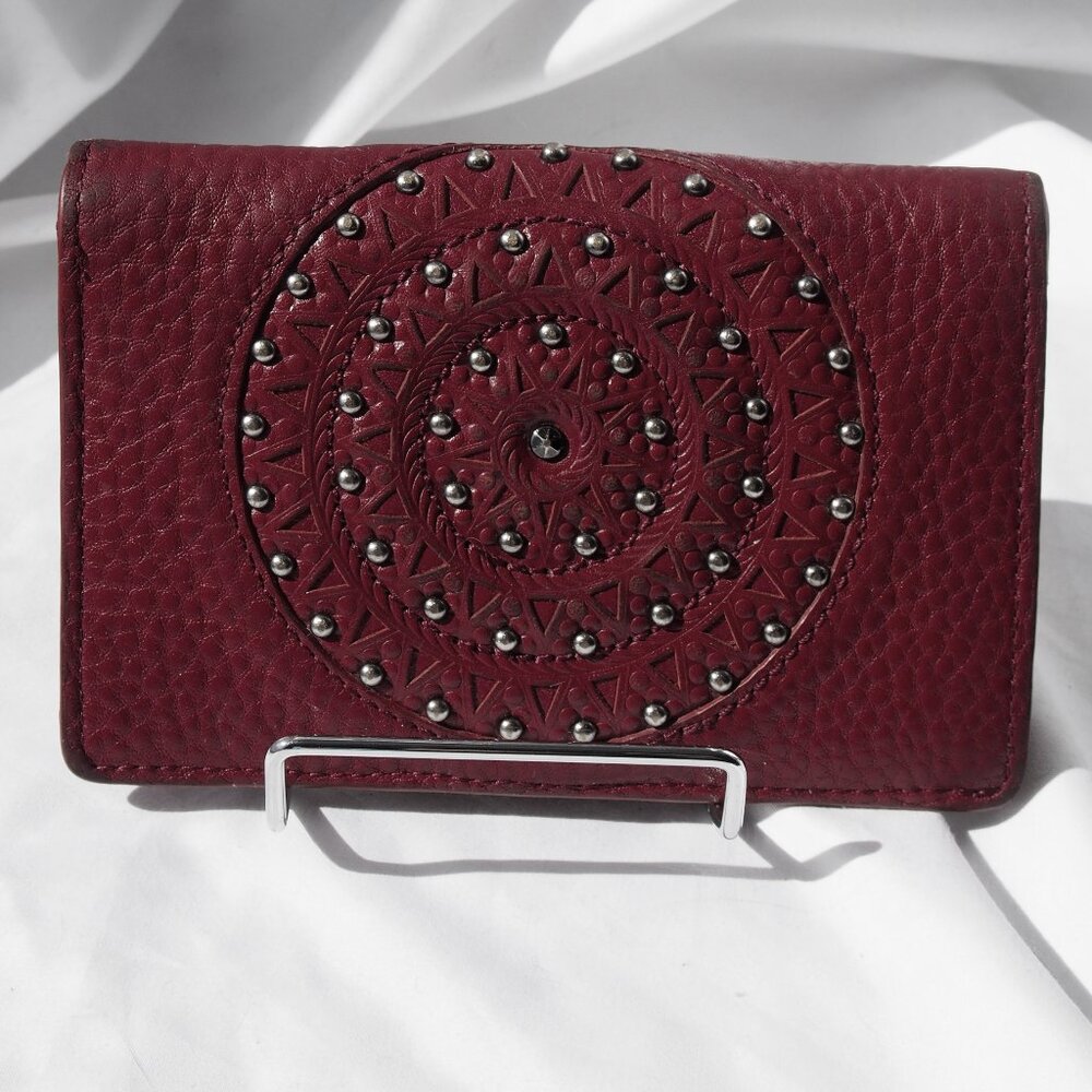 Brighton Folio Red Pebbled Leather Medallion Wallet